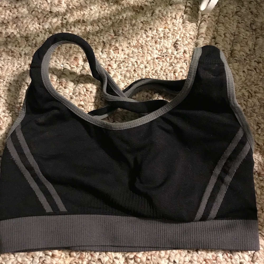 Black sports bra